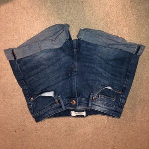 h&m medium wash jean shorts